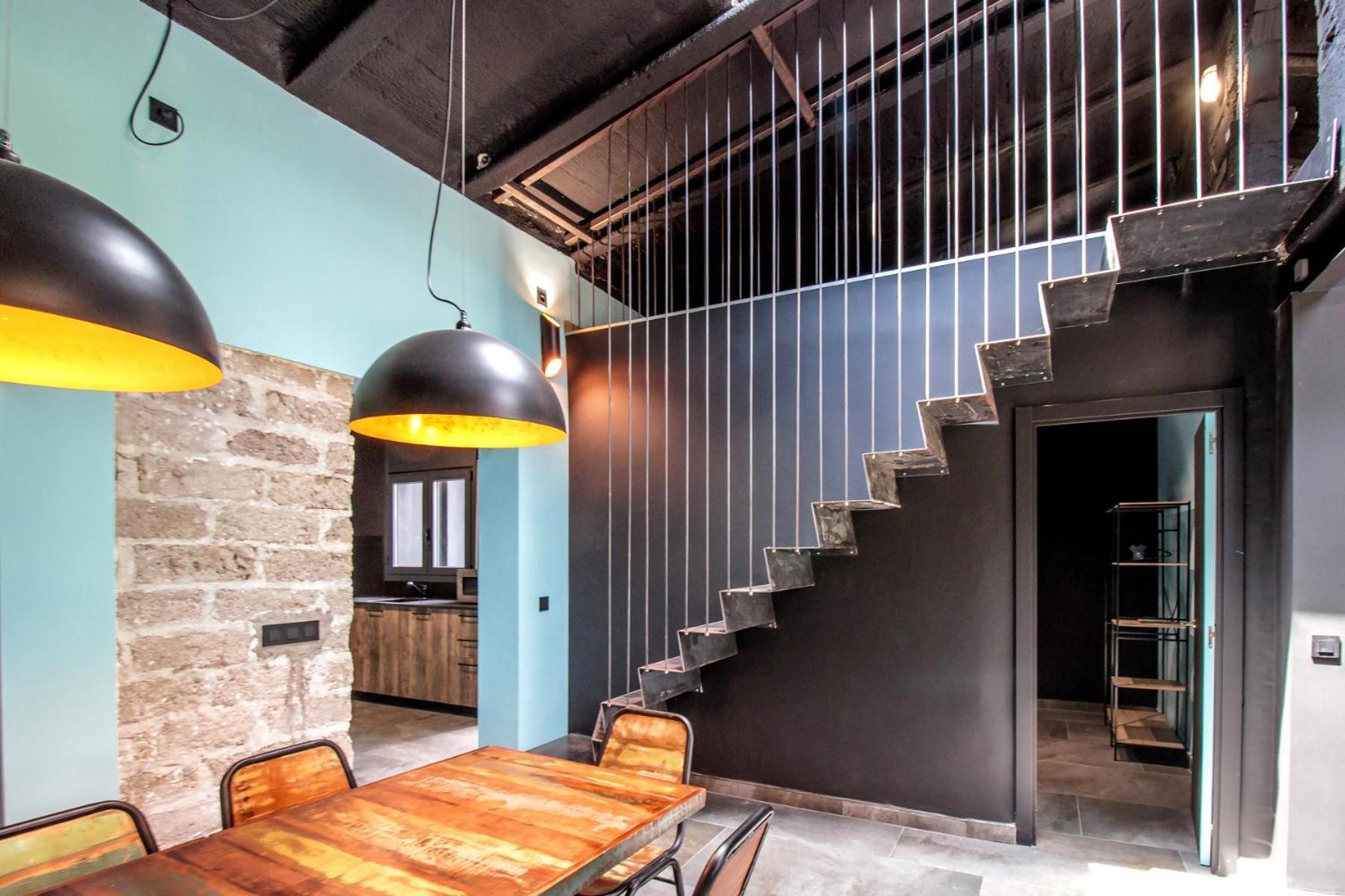 Black House Sorprendente Casa Estilo Industrial Olot Exterior foto